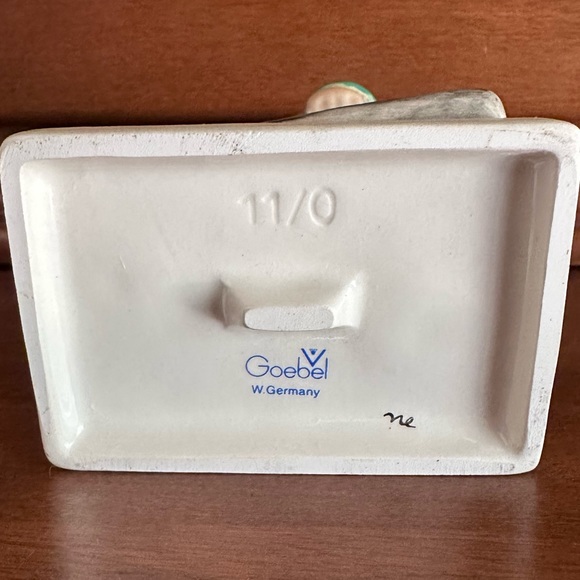 🧡TM5 ‘Merry Wanderer’ Hummel Goebel #11/0 - Picture 7 of 8